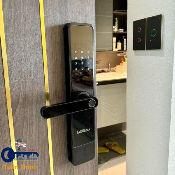 lắp mới khóa cửa thông minh