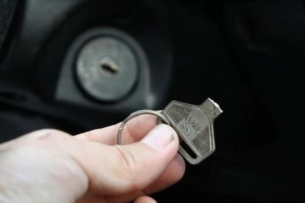 khóa bị gãy ngậm chìa