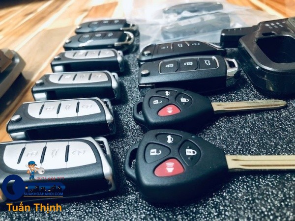 kiểm tra phôi và chìa của thợ khóa