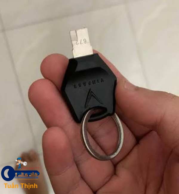 rút khóa gãy và làm mới chìa